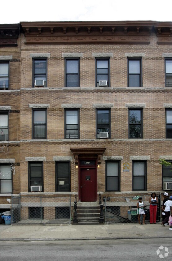 Primary Photo - 230 Moffat St