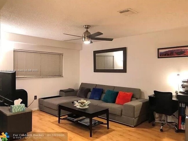 Foto del edificio - 1556 N 15th Terrace