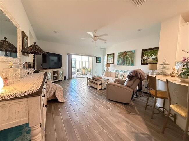 Foto del edificio - 7656 SW 74th Lp