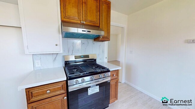 Foto del edificio - 3 + 3 Spacious Home in a Peaceful Neighbor...