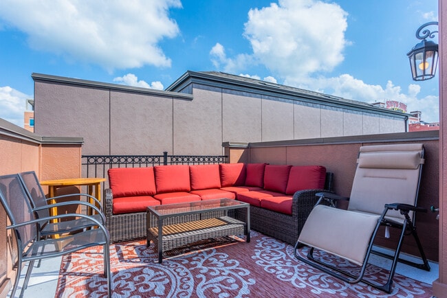 4th Floor - Private Rooftop Patio - 1314 Romano Plz