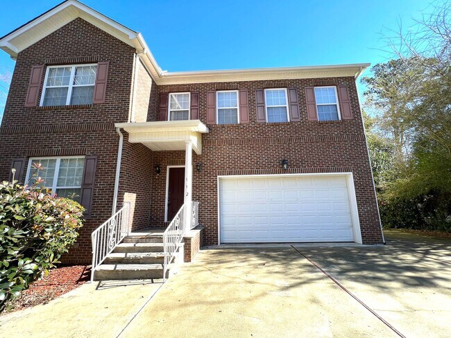 Foto del edificio - Beautiful Single-Family Home with Finished Basement & Fenced Backyard