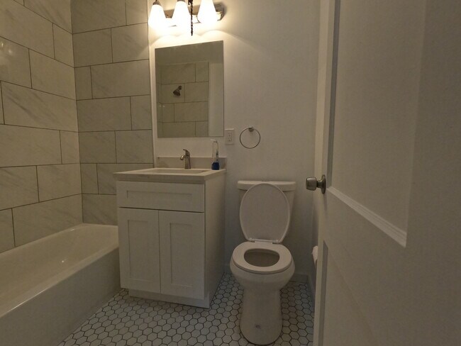 Baño - 869 W Walnut Ln