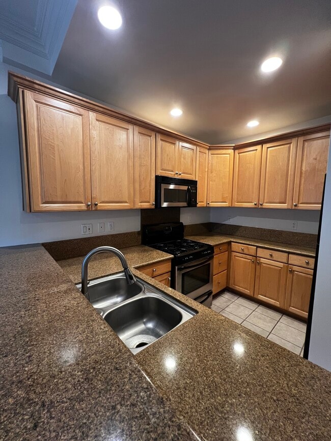 Building Photo - 11048 La Maida St