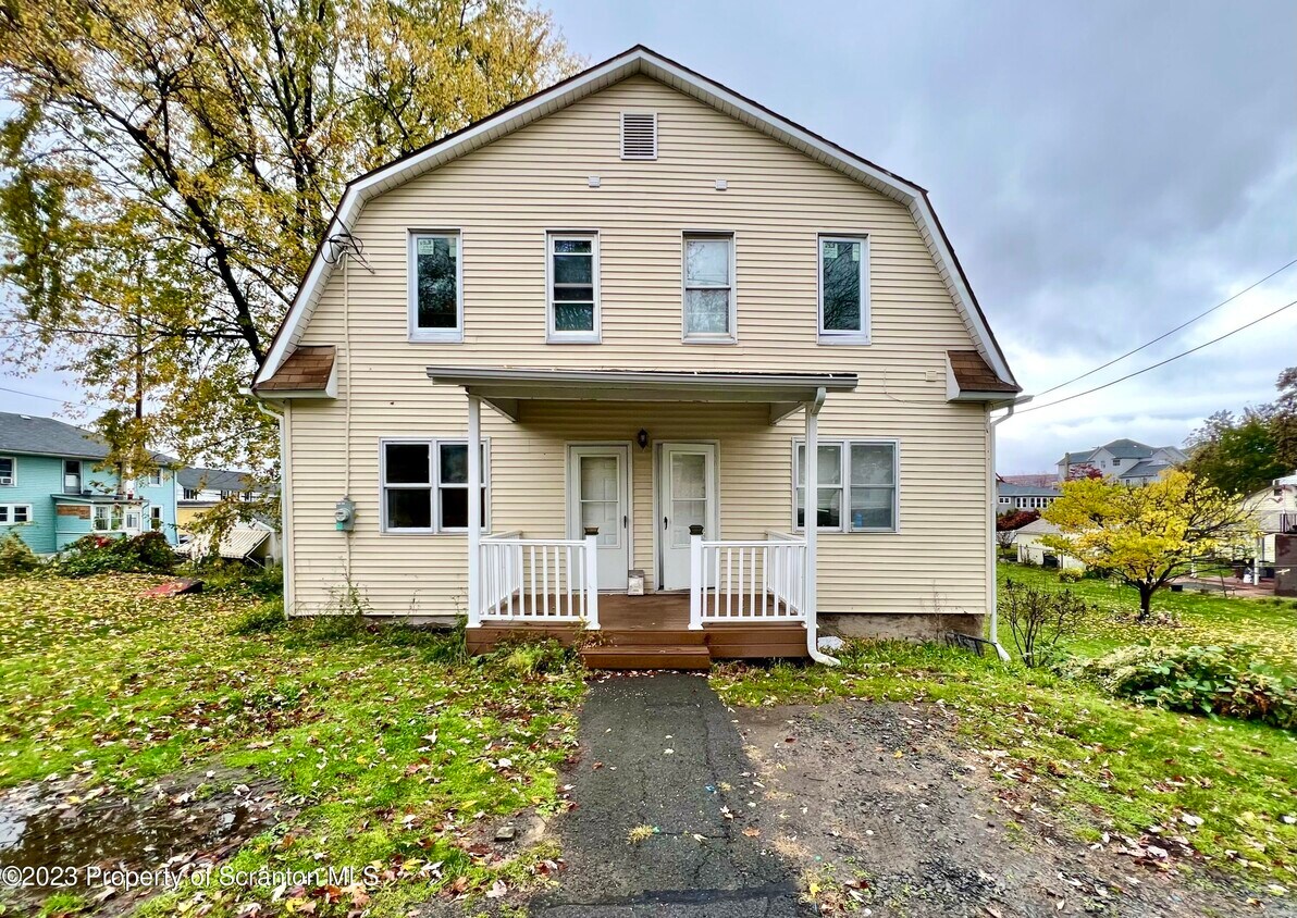 Primary Photo - 1109 Grove St