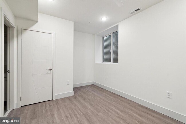 Foto del edificio - 1221 E Fletcher St