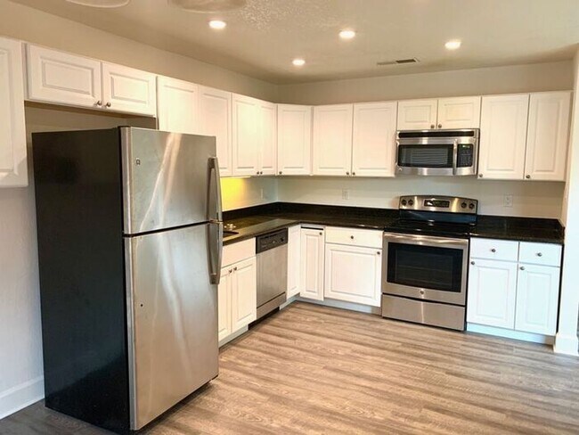 Building Photo - 4260 Clayton Rd