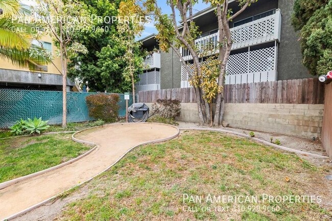 Building Photo - 15443 Van Buren St