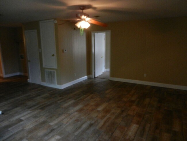 Foto del edificio - Military Highway Apartments