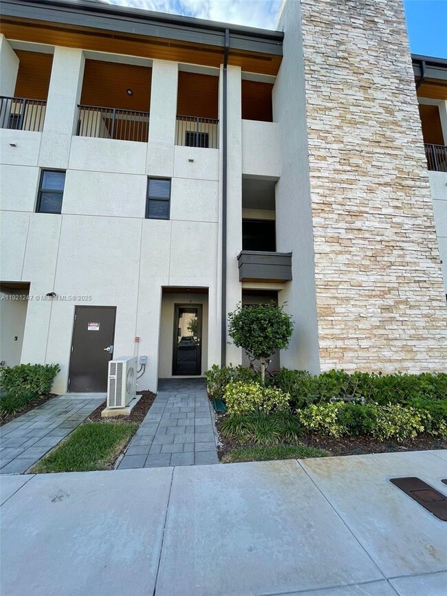 Foto del edificio - 10443 NW 82nd St