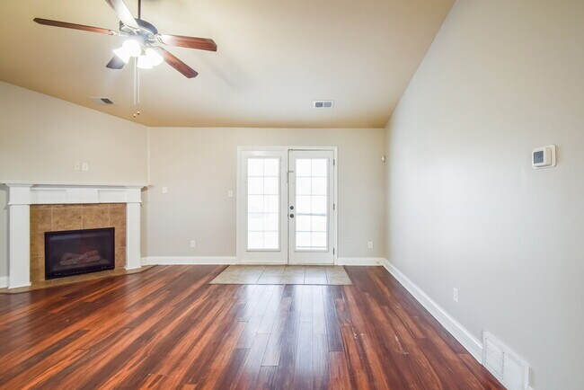 Building Photo - 2851 S Hartland