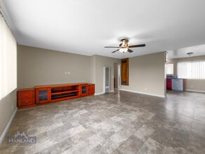 Building Photo - 393 Oak Ave