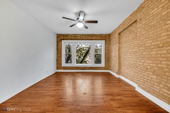 Foto del edificio - Great Apartment, Lots of light and Exposed...