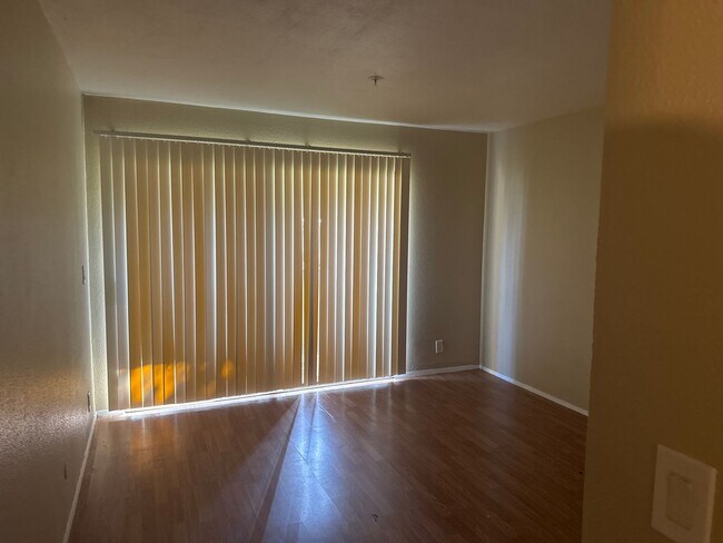 Building Photo - Condo 2 Bed / 2 Bath – In-Unit Laundry – C...