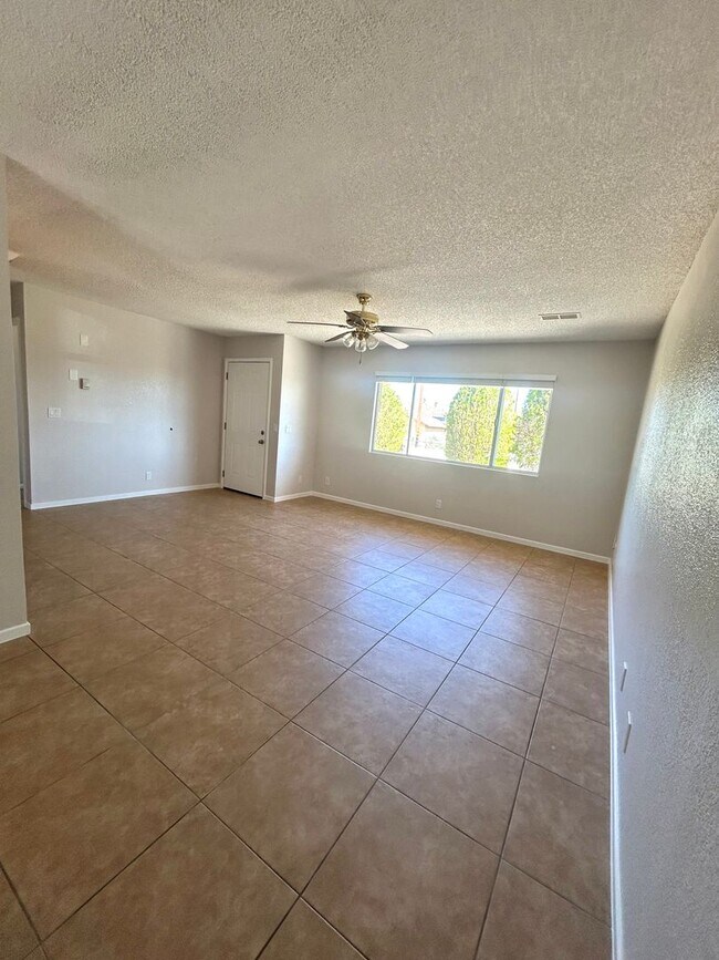 Foto del edificio - **MOVE-IN Special ** Beautiful 3 Bedroom/ 2 Bathroom Home In Downtown 29 Palms