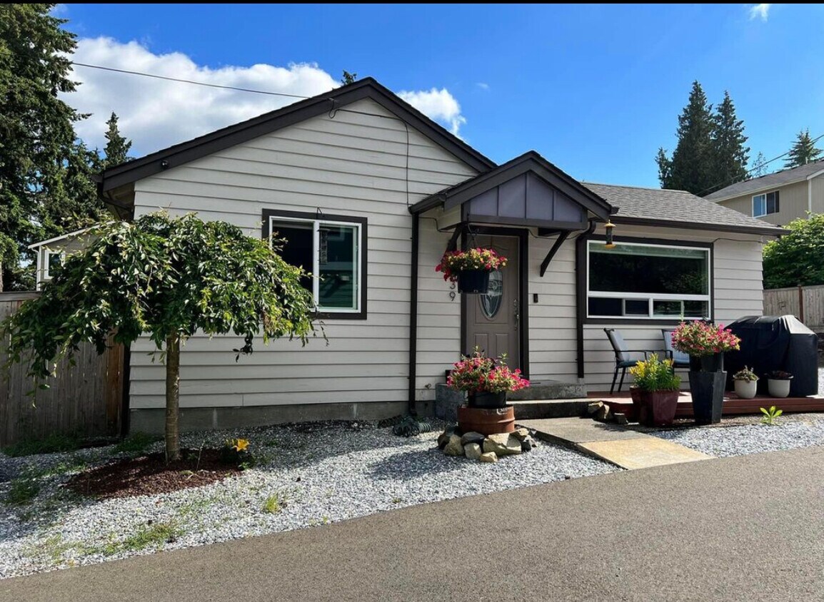 Foto principal - 239 S 126th St