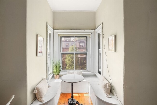 Building Photo - 296 Marlborough St