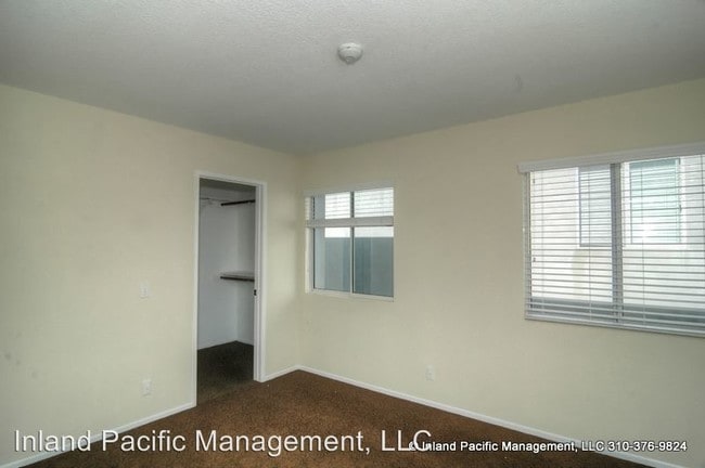 Building Photo - 710 5th St