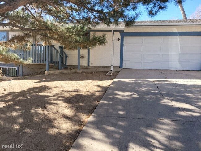 Building Photo - 5 br, 2 bath House - 3013 Pinnacle Dr