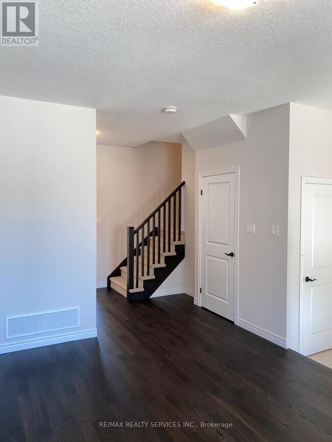 Photo du bâtiment - 6 Marr Ln.