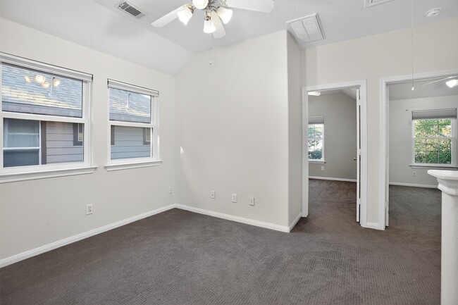 Foto del edificio - 126 Silver Penny Dr