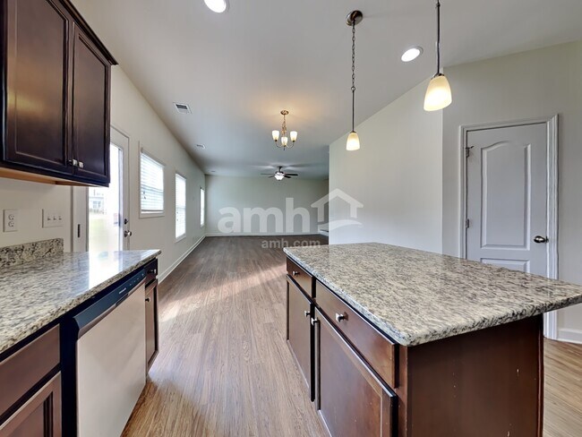 Foto del edificio - 531 Lateleaf Dr