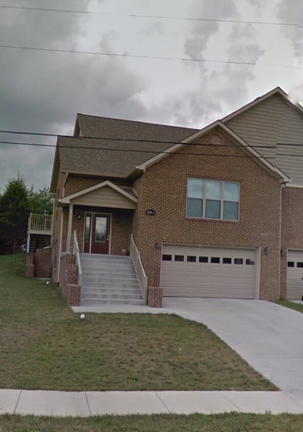 1301 Bramblett Blvd, Radcliff, KY 40160 Townhome Rentals in Radcliff