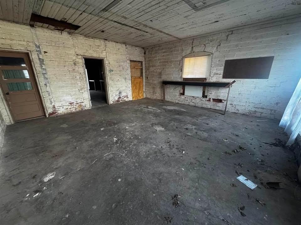 Building Photo - 3201 Southwest Dr