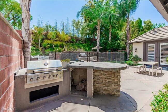 Foto del edificio - 4 br, 2.5 bath House - 4 Langford Ln