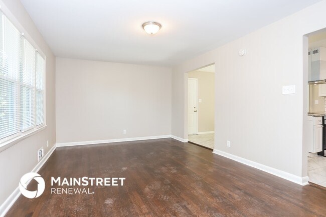 Foto del edificio - 6033 Hillandale Dr