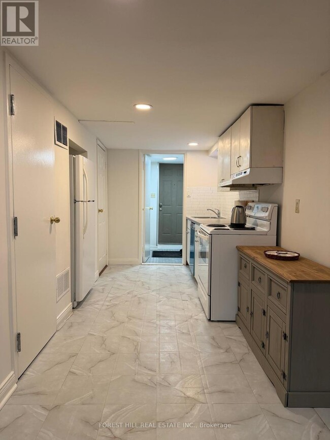 Building Photo - 39 Main St