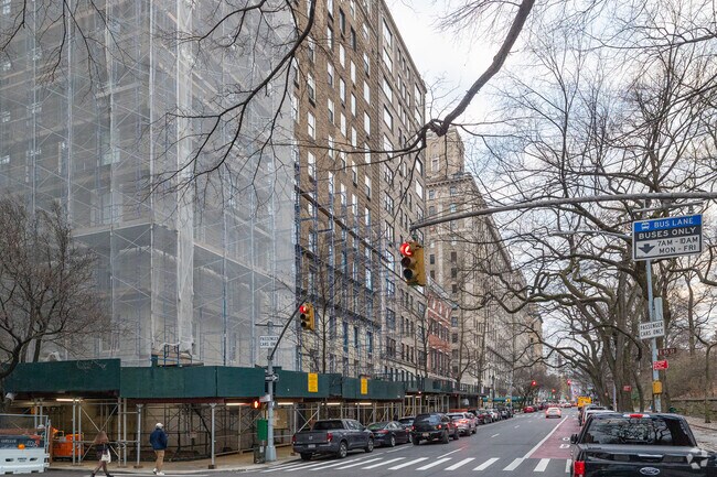 Building Photo - 1136 5th Ave