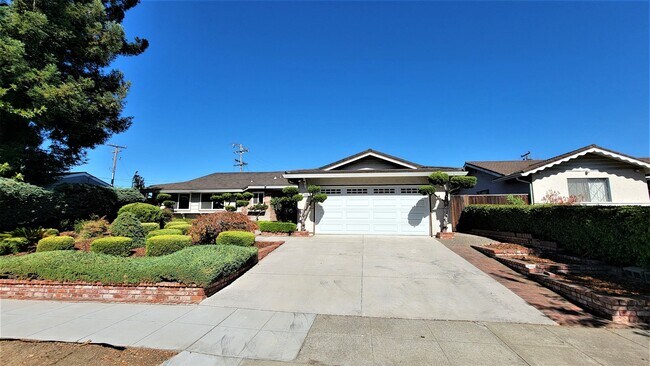 Building Photo - 220 Carbonera Ave