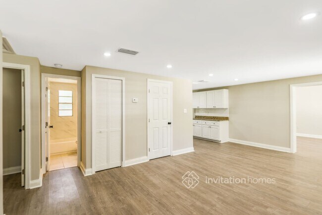 Building Photo - 4010 Treasure Cir