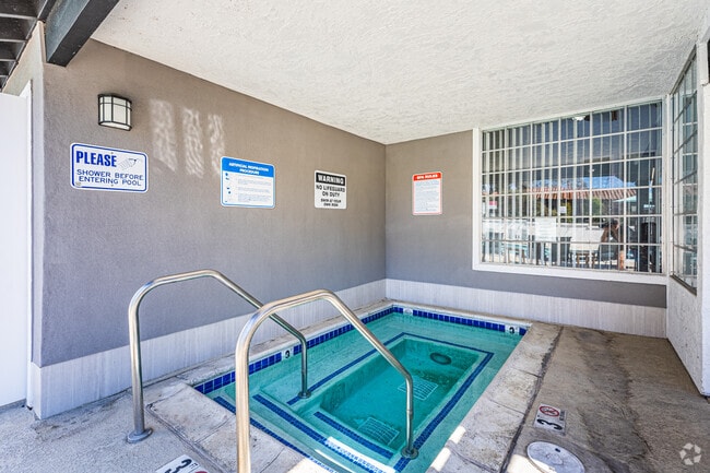 Spa - Summer Creek Apartments