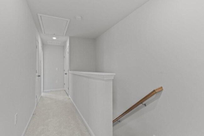 Building Photo - 720 Gimari Dr