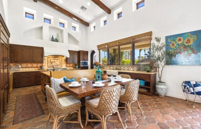 Foto del edificio - 56145 Village Dr