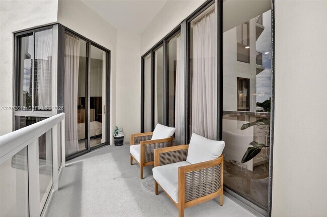 Building Photo - 20185 E Country Club Dr