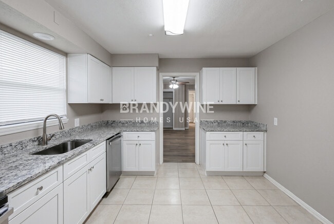 Building Photo - 2454 Buttonwood Dr