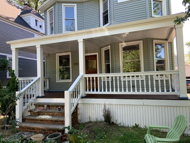 Building Photo - 1362 W 59th St