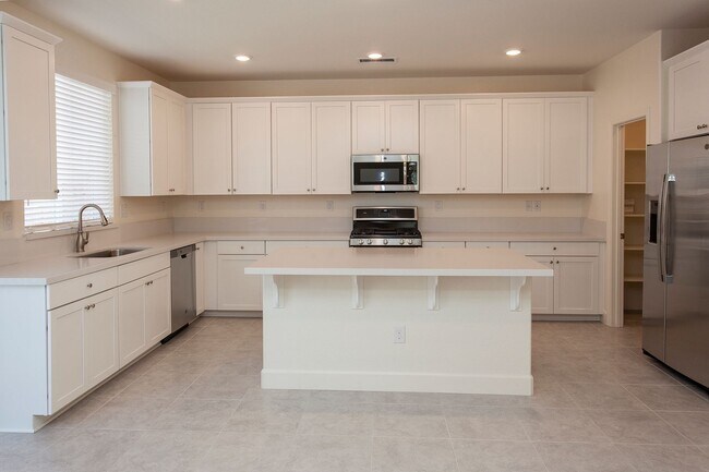 Foto del edificio - 6049 Red Sun Dr