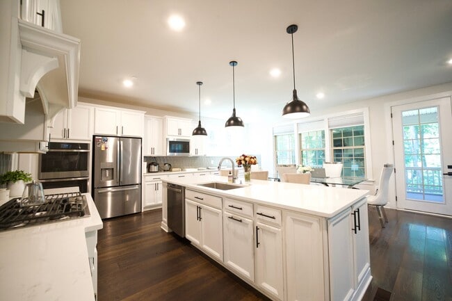 Building Photo - 7687 Cross Creek Dr