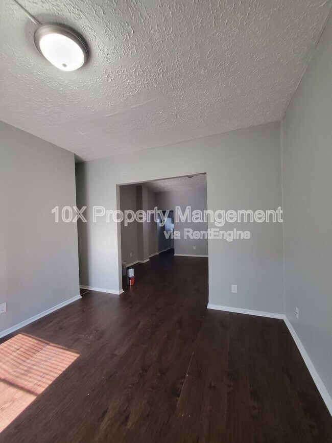 Foto del edificio - 100 N Harris Ave