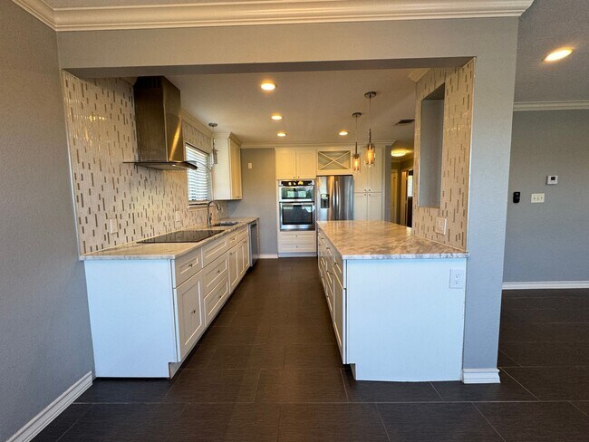 Building Photo - Welcome to this beautiful 3 bedroom, 2.5 b...