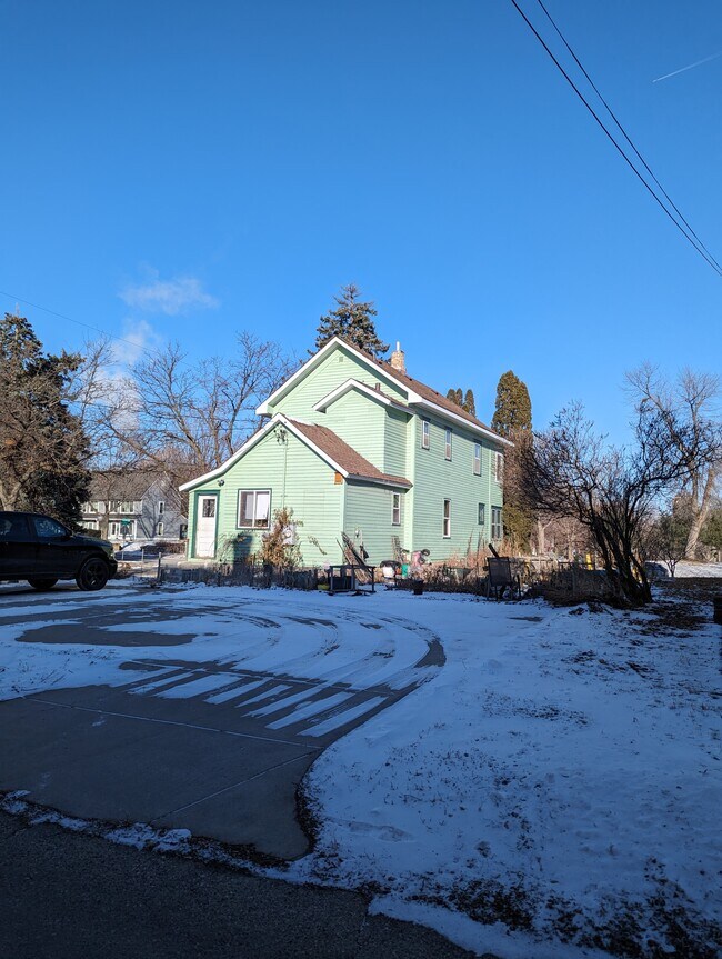 Building Photo - 2701 S 8th St