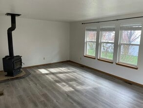 Building Photo - 4801 Hillcrest Dr