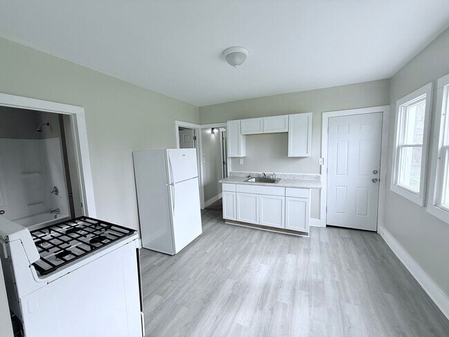 Foto del edificio - Freshly Renovated Cleveland Rental with Water, Sewer & Trash Included!