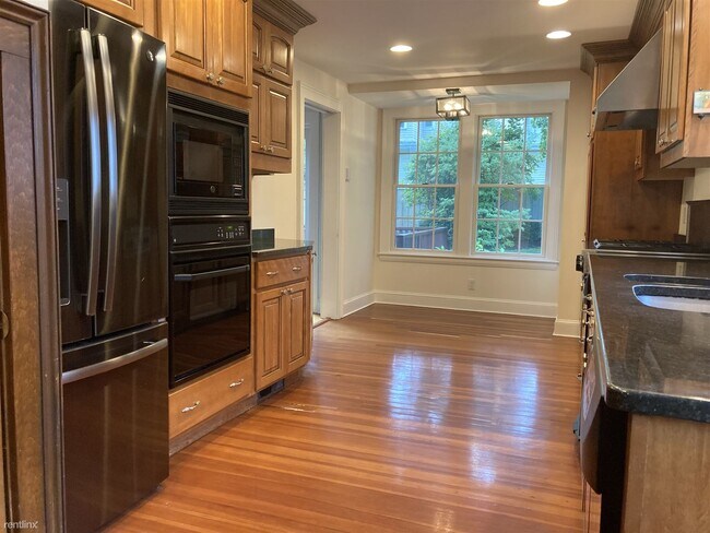 Foto del edificio - 4 br, 2 bath Duplex - 19 Appleby Rd