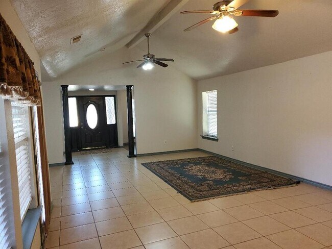Foto del edificio - 6831 Stoney River Dr