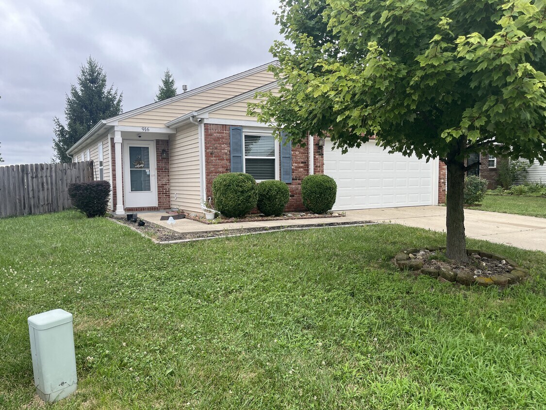 Foto principal - 916 Bentgrass Dr